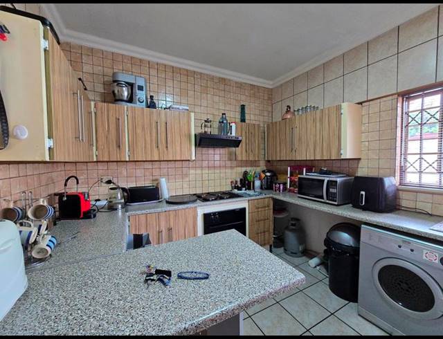 2 BEDROOM TOWNHOUSE FOR SALE IN THREE RIVERS PROPER